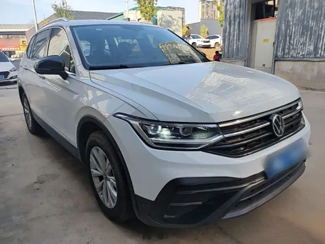 Volkswagen Tiguan L — Фото автомобиля 3