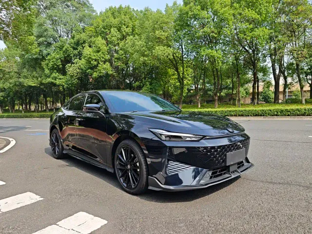 Changan UNI-V — Фото автомобиля 3