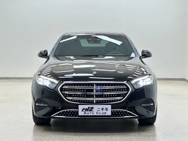 Mercedes-Benz E-Class — Фото автомобиля 2