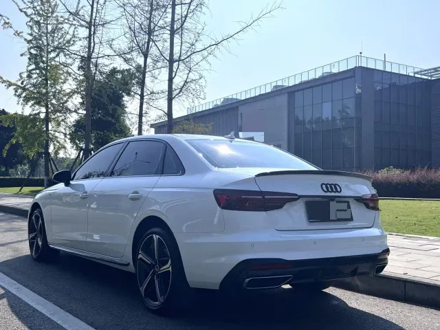 Audi A4L — Фото автомобиля 3