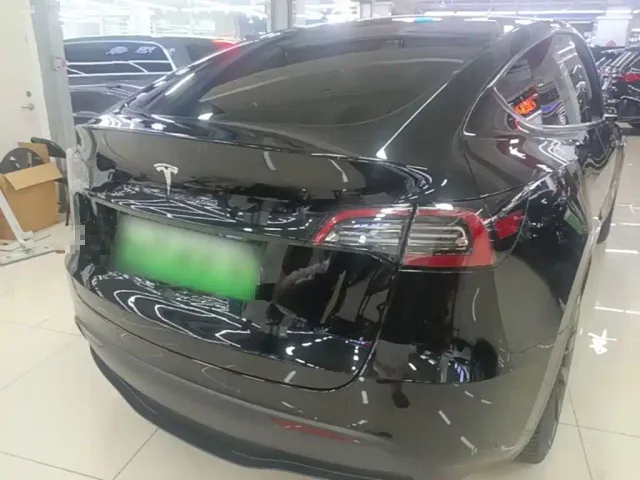 Tesla Model Y — Фото автомобиля 6