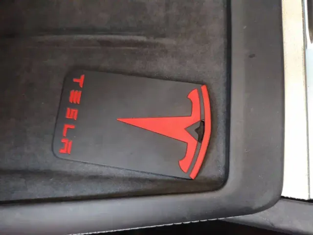 Tesla Model 3 — Фото автомобиля 8