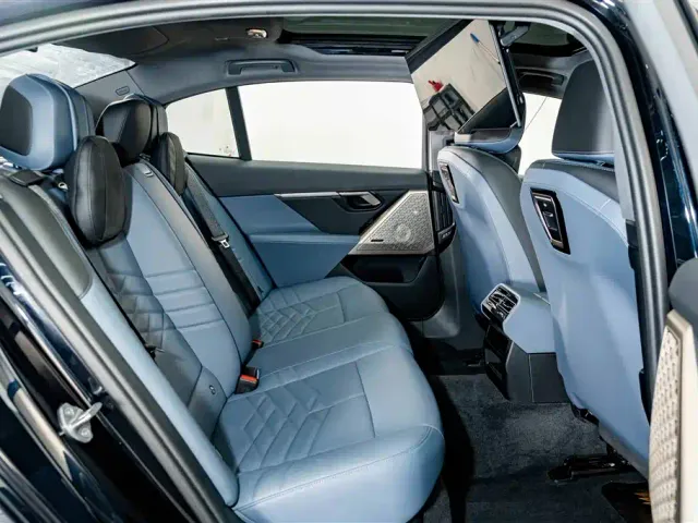 BMW 5 Series — Фото автомобиля 22
