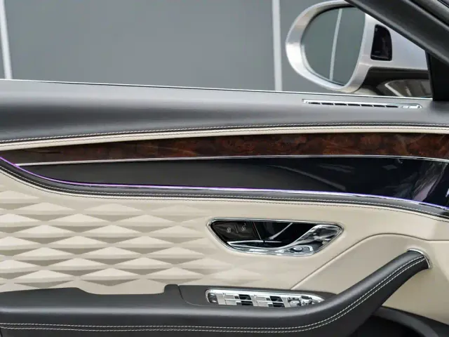 Bentley Flying Spur — Фото автомобиля 10
