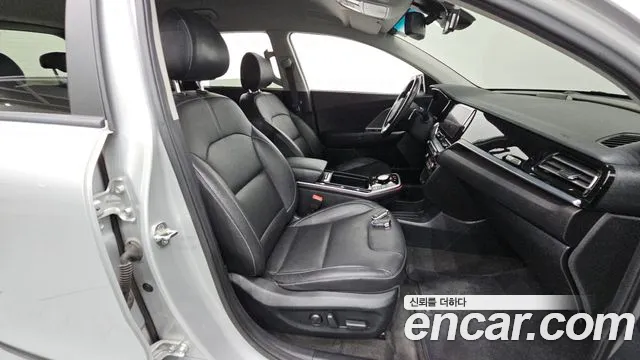 Kia Niro Niro Plus Air — Фото автомобиля 11