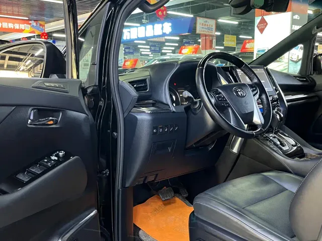 Toyota Vellfire — Фото автомобиля 5