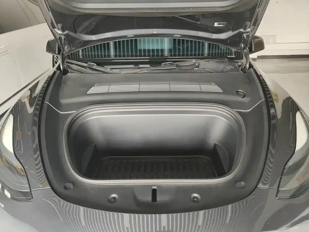 Tesla Model Y 2024 Rear-Wheel Drive Version — Фото автомобиля 19
