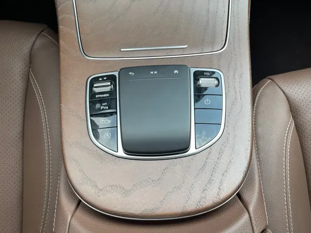 Mercedes-Benz E-Class — Фото автомобиля 11