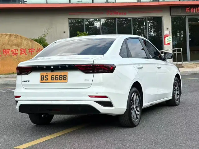 Geely Emgrand — Фото автомобиля 7