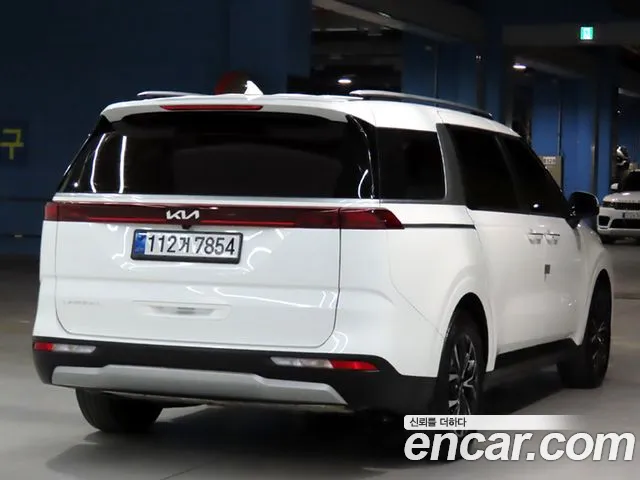 Kia Carnival Generation 4 — Фото автомобиля 4