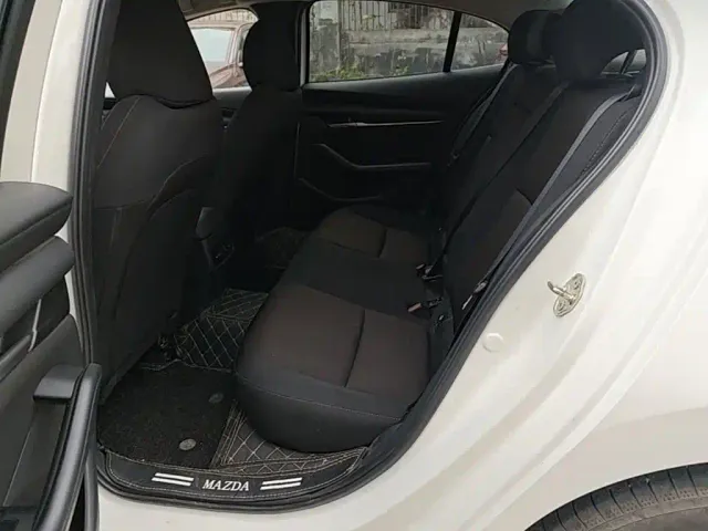 Mazda Axela — Фото автомобиля 16