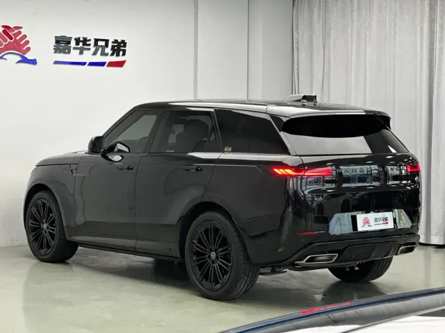 Land Rover Range Rover Sport — Фото автомобиля 11