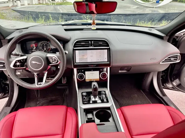 Jaguar XEL — Фото автомобиля 12
