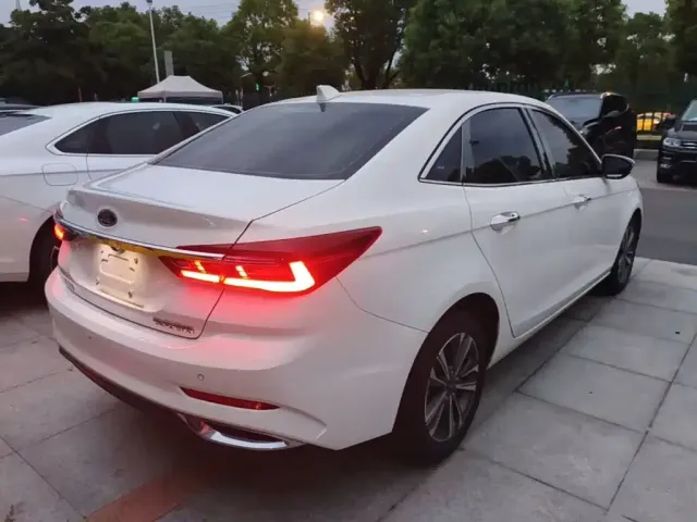 Ford Escort — Фото автомобиля 6
