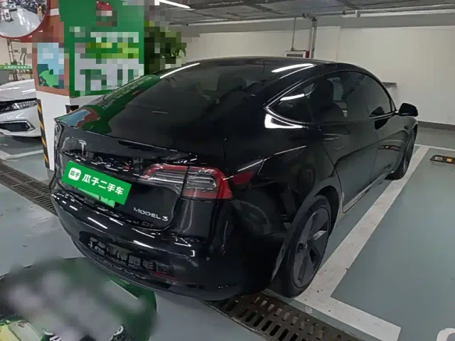 Tesla Model 3 — Фото автомобиля 6
