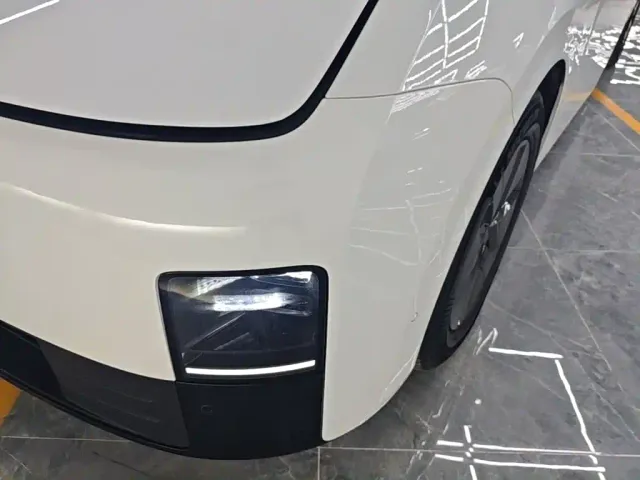 Li Auto MEGA — Фото автомобиля 23