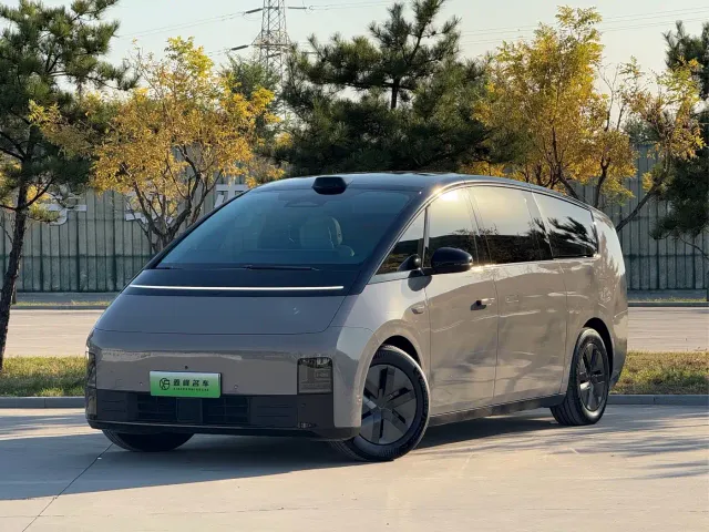 Фотография автомобиля — Li Auto MEGA