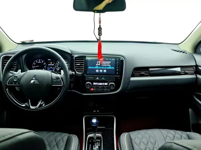 Mitsubishi Outlander — Фото автомобиля 9