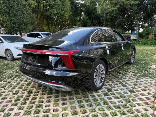 Hongqi H5 — Фото автомобиля 13