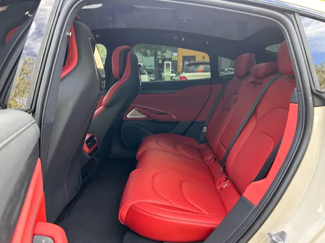 Xiaomi SU7 — Фото автомобиля 9