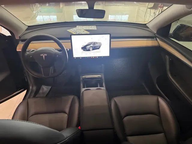 Tesla Model Y — Фото автомобиля 9