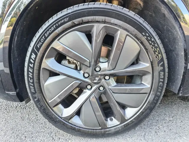 Li Auto L8 — Фото автомобиля 19