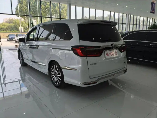 Honda Elysion — Фото автомобиля 6
