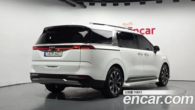 Kia Carnival Generation 4 — Фото автомобиля 2
