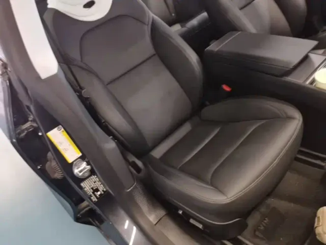Tesla Model 3 — Фото автомобиля 24