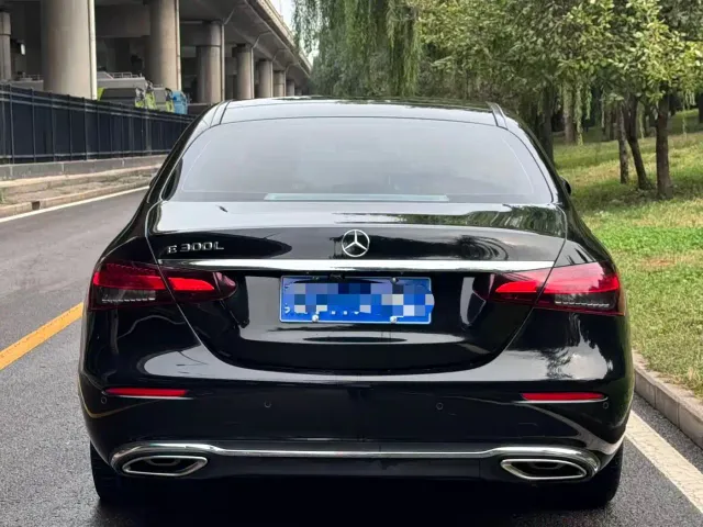 Mercedes-Benz E-Class — Фото автомобиля 5