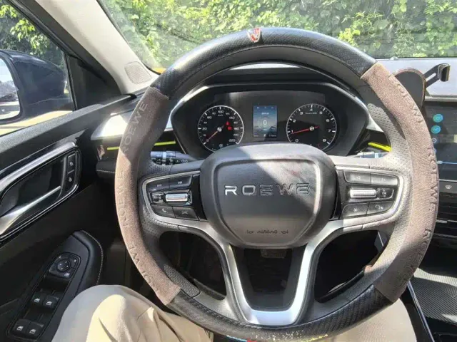 Roewe i5 — Фото автомобиля 12
