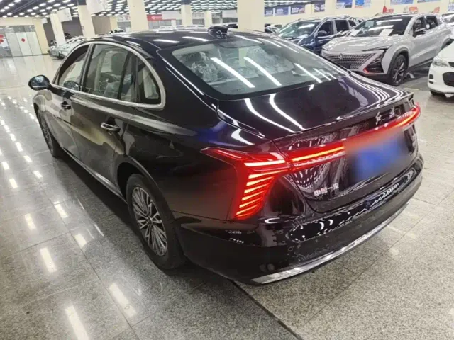 Hongqi H5 — Фото автомобиля 4