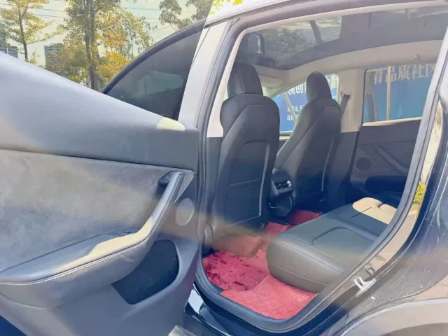 Tesla Model Y — Фото автомобиля 6