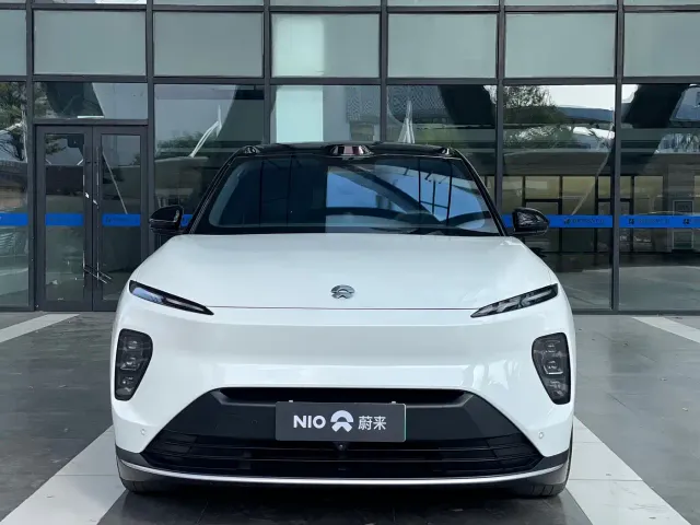 Nio ES8 — Фото автомобиля 11