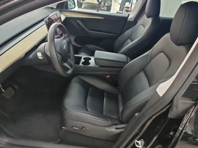 Tesla Model Y — Фото автомобиля 14