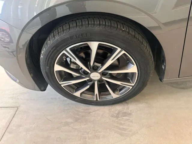 Geely Emgrand — Фото автомобиля 4