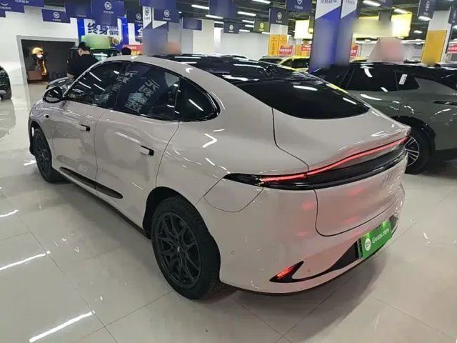IM Motors LS6 — Фото автомобиля 4
