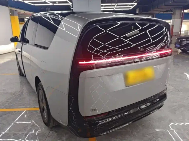 Li Auto MEGA — Фото автомобиля 4