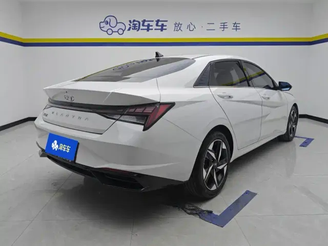 Hyundai Elantra — Фото автомобиля 3
