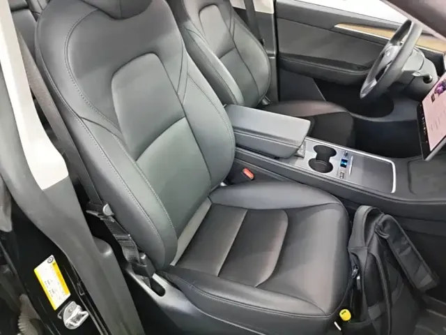 Tesla Model Y — Фото автомобиля 24
