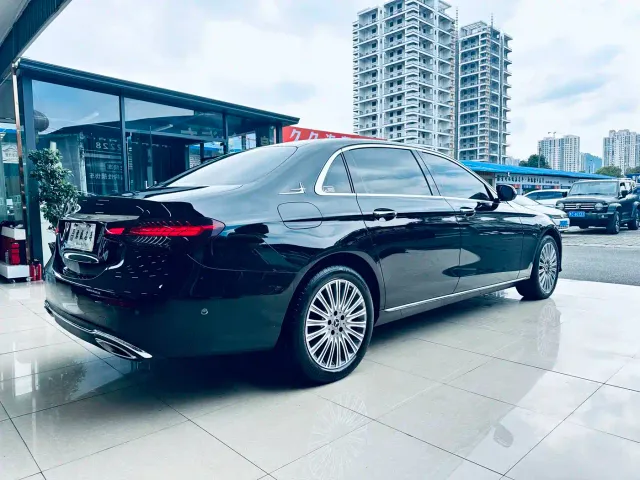 Mercedes-Benz E-Class — Фото автомобиля 9
