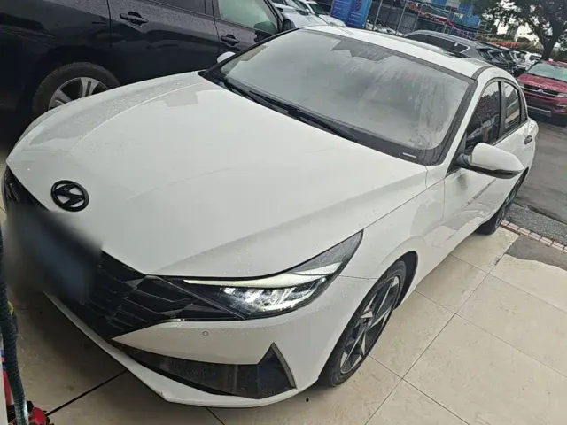 Фотография автомобиля — Hyundai Elantra