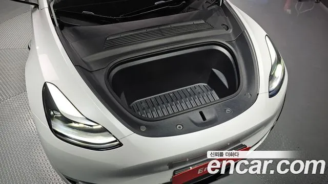 Tesla Model Y — Фото автомобиля 6
