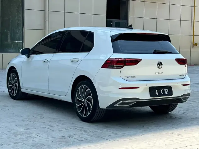 Volkswagen Golf — Фото автомобиля 9