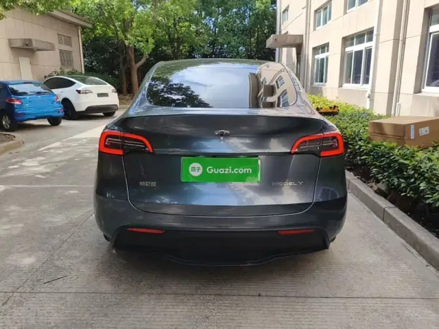 Tesla Model Y — Фото автомобиля 5