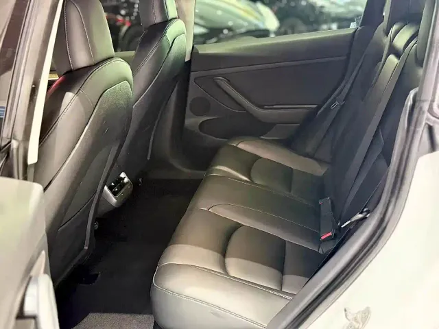 Tesla Model 3 — Фото автомобиля 19