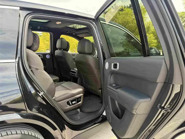 Li Auto L8 — Фото автомобиля 16