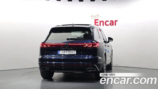 Volkswagen Touareg 3rd Gen — Фото автомобиля 4