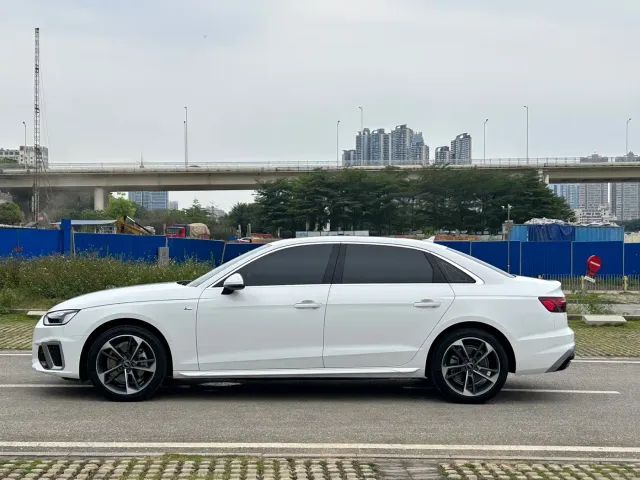 Audi A4L — Фото автомобиля 3