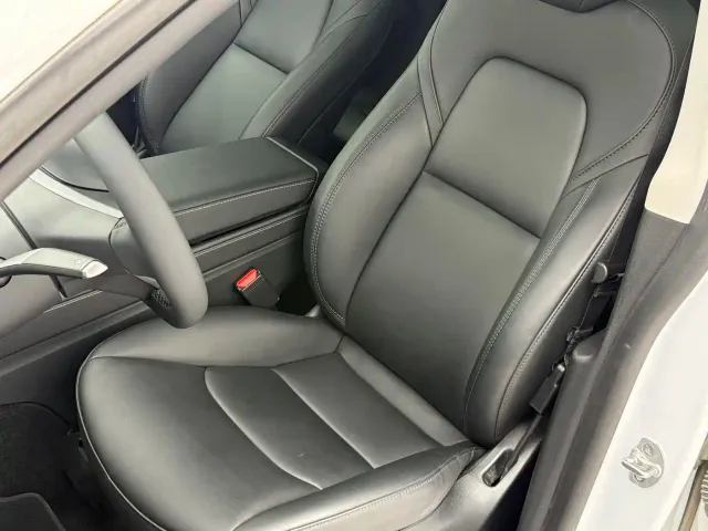 Tesla Model Y — Фото автомобиля 15